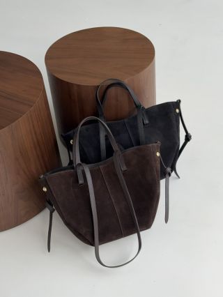 Kožená kabelka RONHIRE. Nadčasová kabelka vyrobená z italské kvalitní kůže.🤎 V odstínu populární čokoládové, černé klasiky...